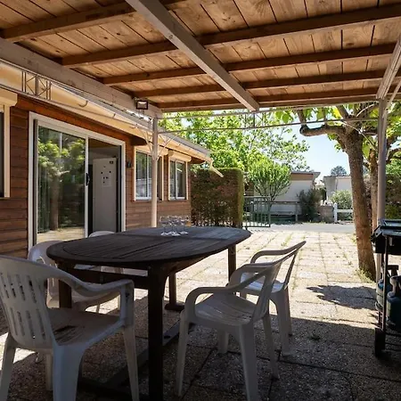 Chalet Confortable Avec Piscine 度假居